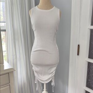 Elegant White Sleeveless Dress